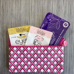 ToGoSpa Masks with Pink and White Geometric Ipsy Pouch